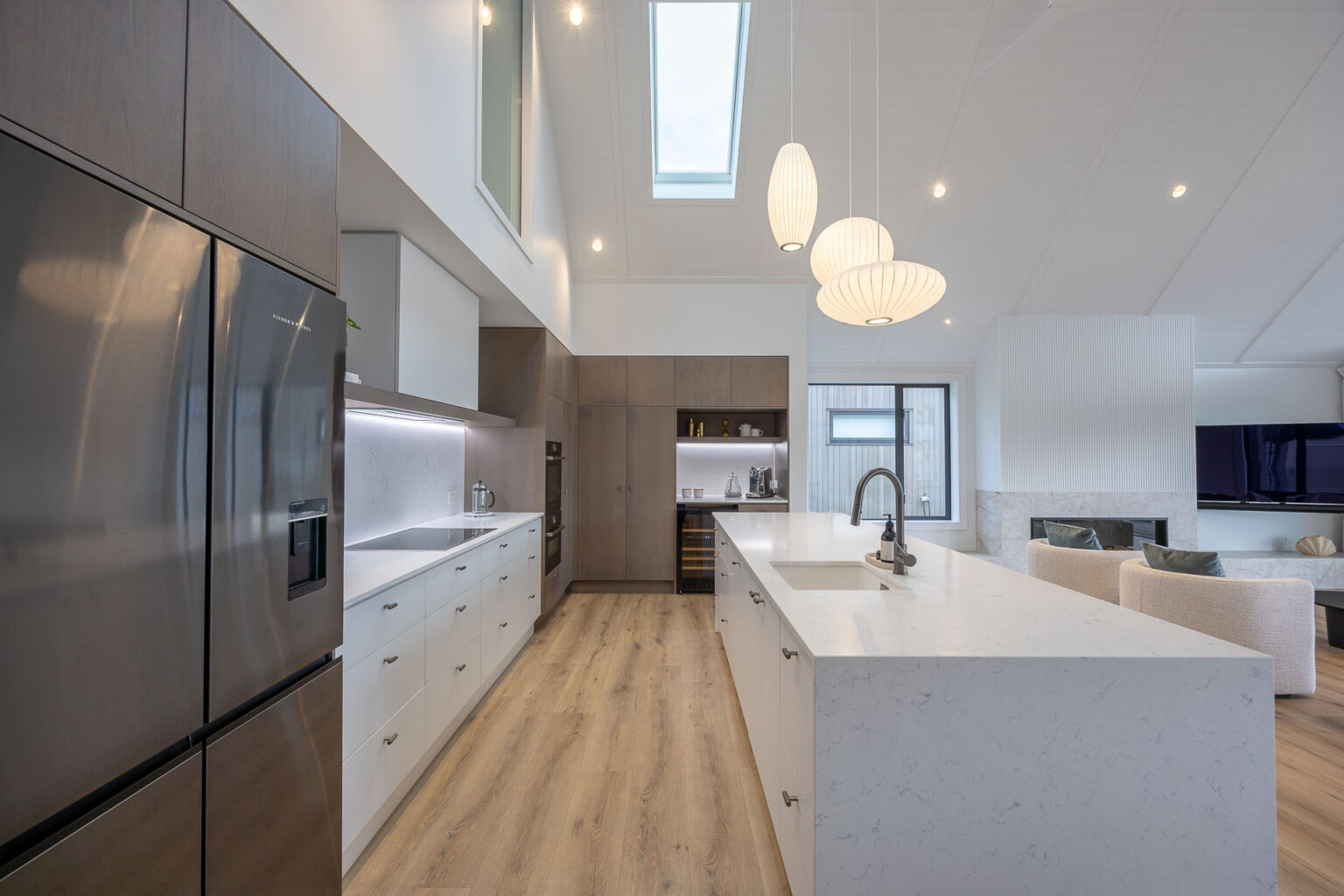 04#Modern Entertainers Kitchen